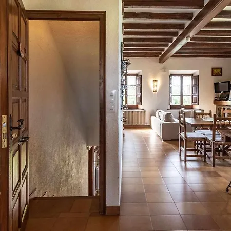 Holiday home Mas Casalliques Masoveria En El Termino De I Pruit