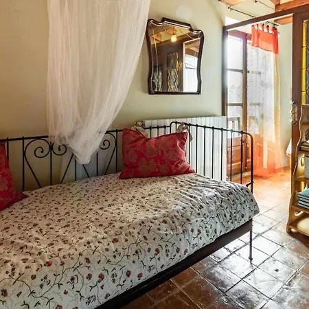 Holiday home Mas Casalliques Masoveria En El Termino De I Pruit